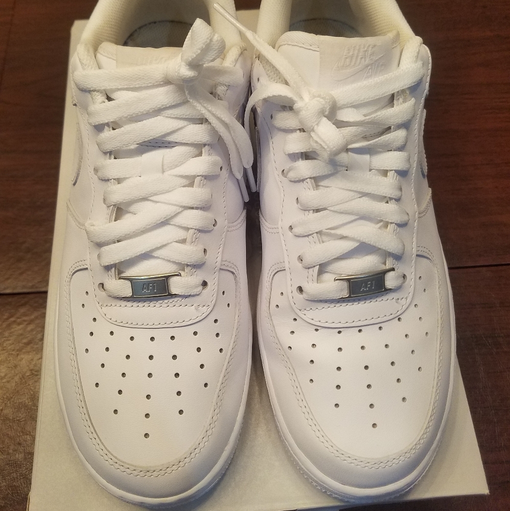 Nike Sz 9.5 white air force 1 shoes